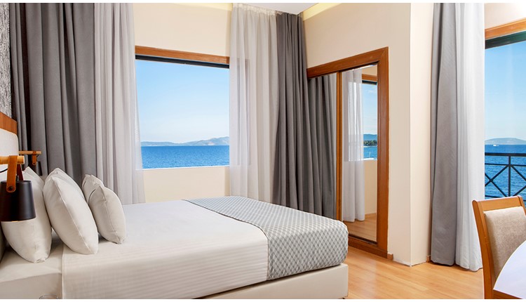 Zeus Essence Ramada Athens  (ex Ramada Athens Attica Riviera), Афины